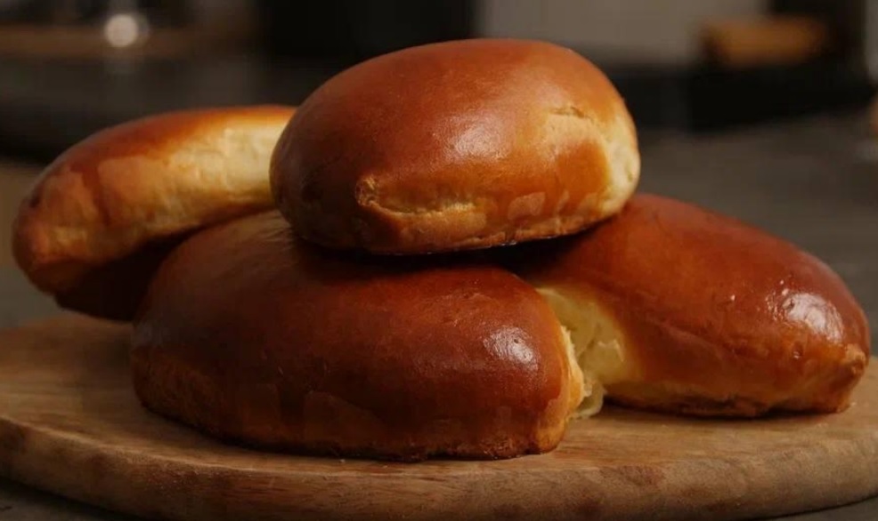 Juicy pies with meat