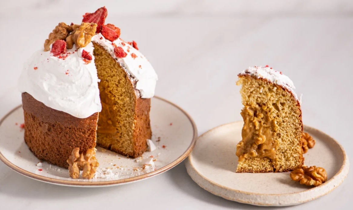 Oatmeal easter cake with caramel