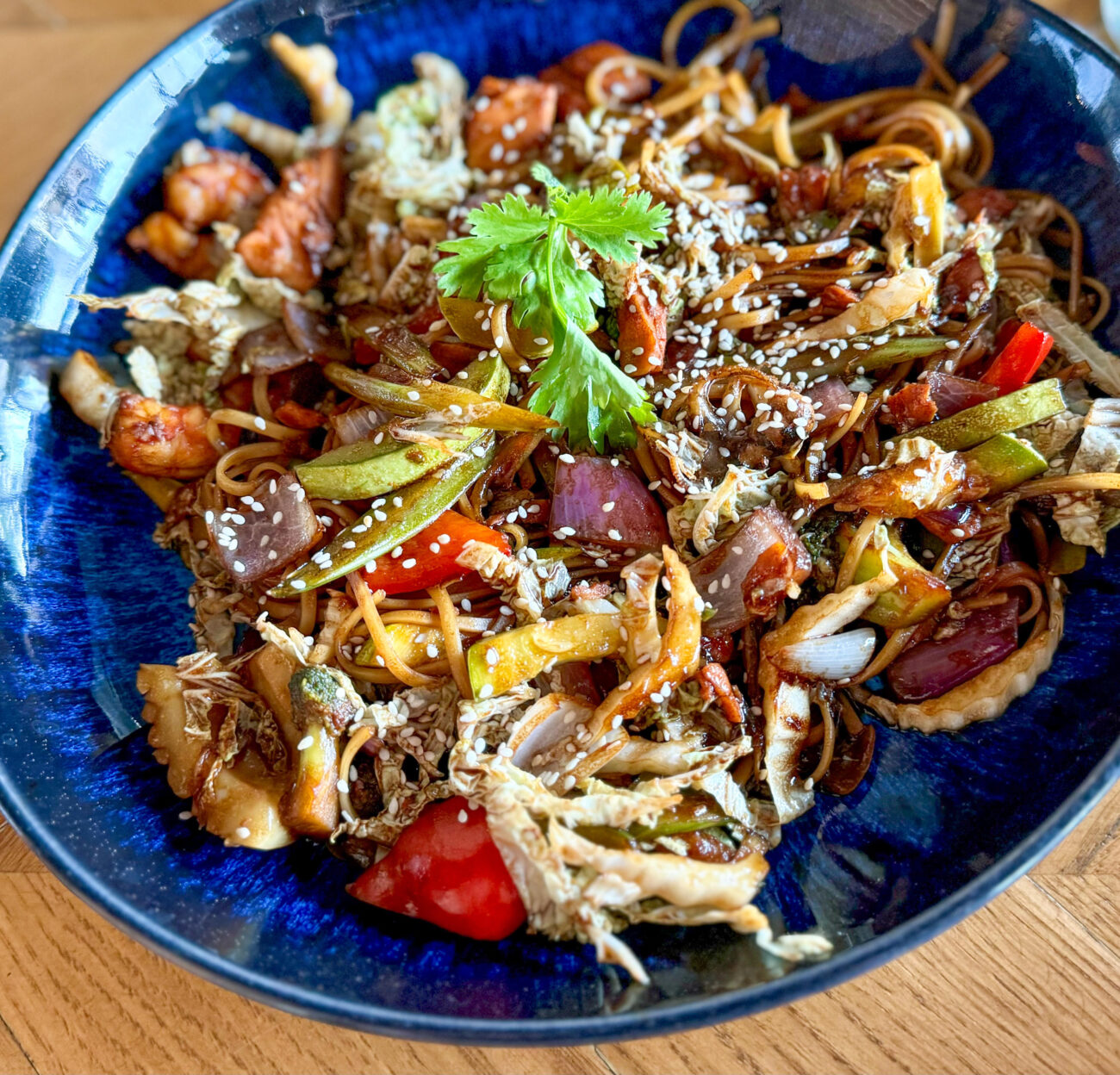 Caramelized noodles with seafood
