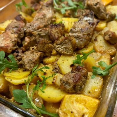 жареный картофель и мясо