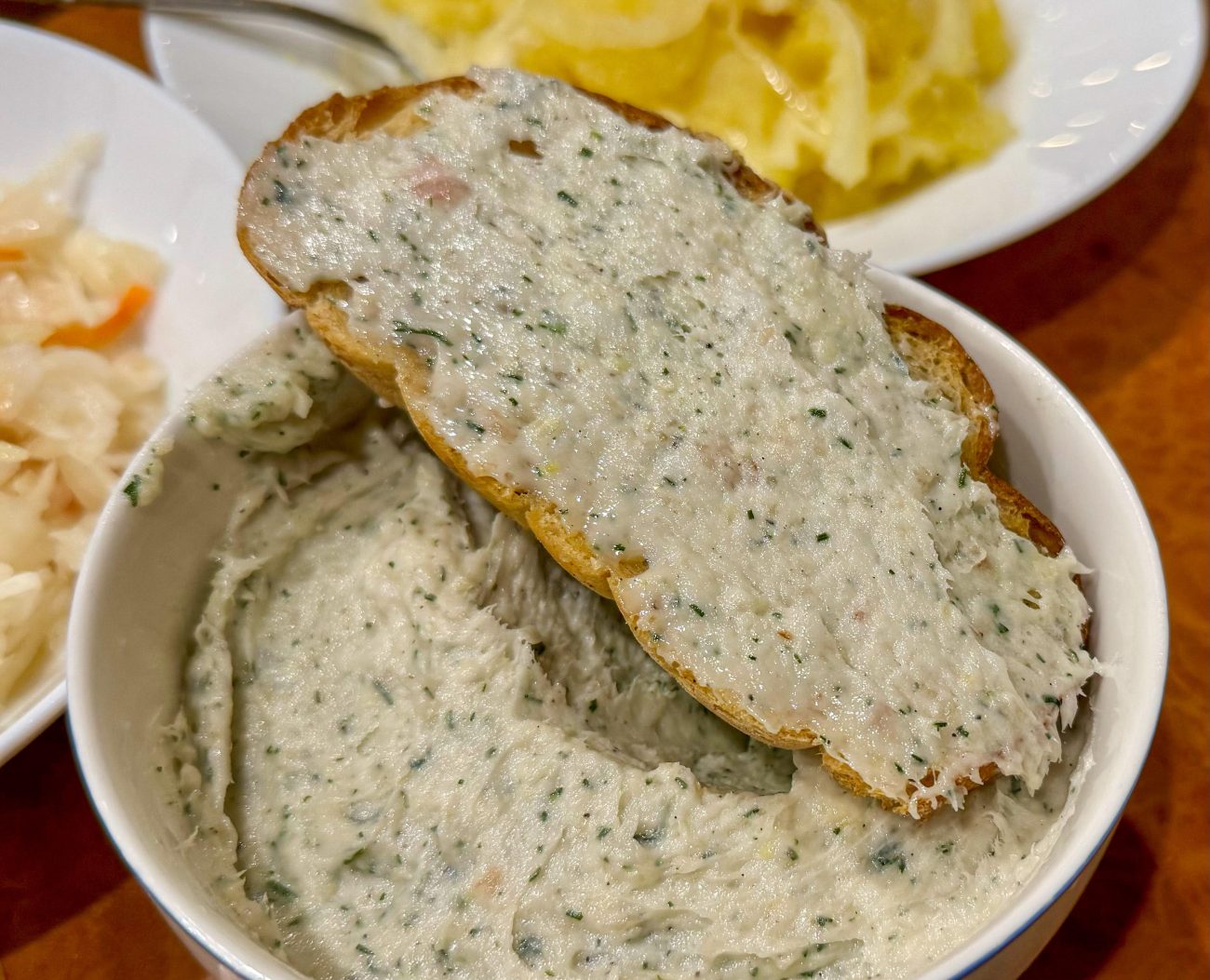 Lard with garlic